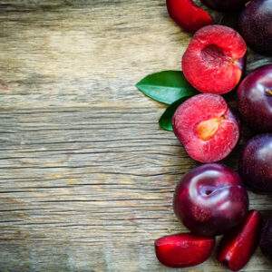 Ciruela negra carne roja - 1kg